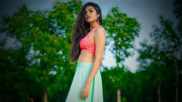 డ్యాన్స్ స్టెప్పులతో అదరగొట్టిన బిగ్బాస్ ఫేమ్ దివి.. బ్లాక్ శారీలో నెటిజెన్లను ఫిదా చేసిన అందాల భామ.