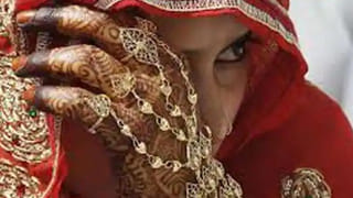 టిప్ డబ్బులు కోసం కాసేపు తిట్టుకున్నారు..మరికాసేపు కొట్టుకున్నారు..చివరకు ఊహించని విధంగా