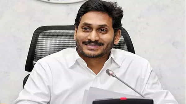 ఏపీ సర్కార్ పట్టాల పంపిణీకి రంగం సిద్ధం.. ఈనెల 25వ తేదీ నుంచి ఇళ్ల పట్టాల పంపిణీకి శ్రీకారం చుట్టిన జగన్