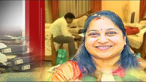 ఈఎస్ఐ మాజీ డైరెక్టర్ దేవికారాణి ఆస్తులు సీజ్..రూ.కోటి 99 లక్షల డీడీని స్వాధీనం చేసుకున్న ఏసీబీ అధికారులు