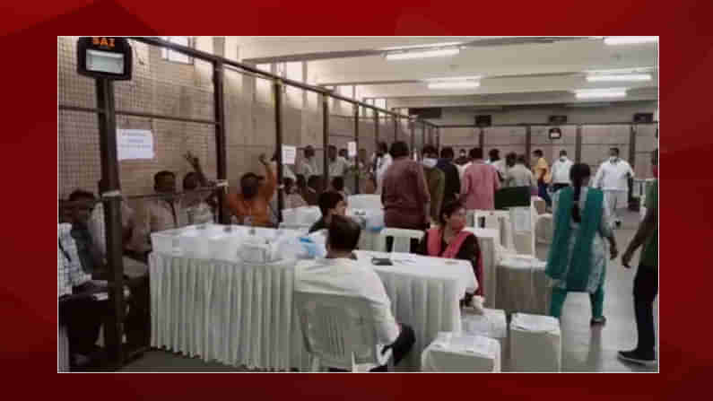 GHMC Elections Results 2020 : పోస్టల్‌ బ్యాలెట్‌ లెక్కింపు..సికింద్రాబాద్‌లో మందకొడిగా కౌంటింగ్‌..పలుచోట్ల గొడవలు