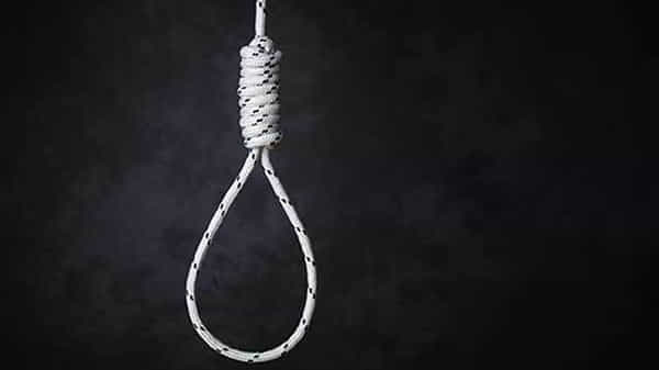 Student suicide: అమ్మ లేకుండా నేనెలా బ్రతకగలను..! క్లాస్ రూమ్లో విద్యార్థి ఆత్మహత్య..