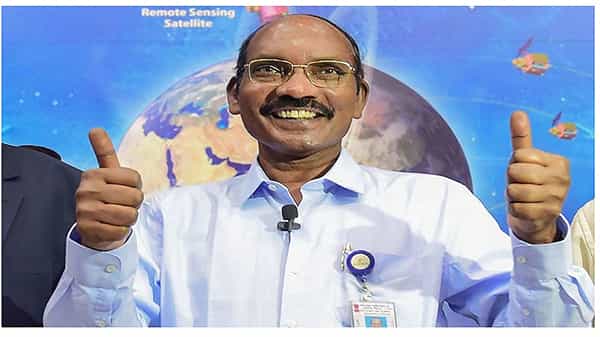 ఇస్రో ఛైర్మన్గా కొనసాగనున్న శివన్.. మరో ఏడాదిపాటు పదవీకాలం పొడిగిస్తూ కేంద్రం ఆమోదం