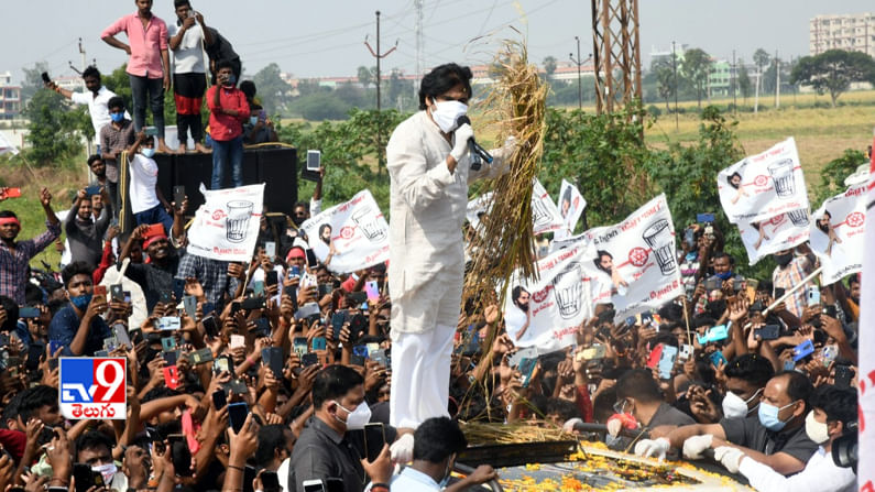 పవన్ పర్యటనలో భారీగా తరలి వచ్చిన అభిమానులు