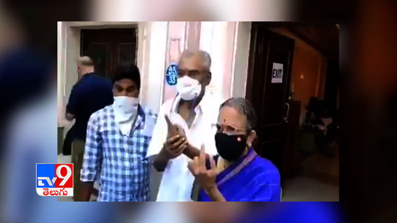 ఓటు హక్కు వినియోగించుకున్న సీనియర్ నటుడు కోట శ్రీనివాసరావు..