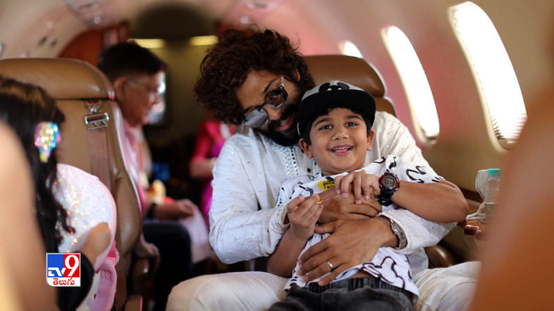 అల్లు అయాన్​తో ఆడుకుంటున్న అల్లు అర్జున్​