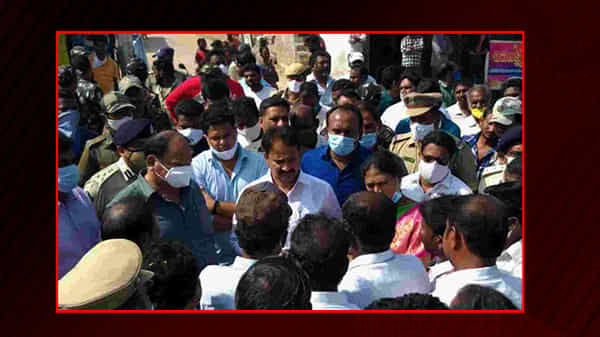 ప్రకాశం జిల్లా చీరాలలో కాకరేపుతున్న వర్గ పోరు..నివురుగప్పిన నిప్పులా మత్స్యకార గ్రామాలు