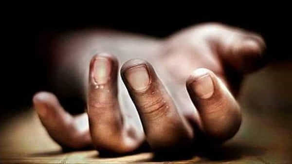 AP: అధికార పార్టీ నేతల వేధింపులు.. ఆశా వర్కర్ ఆత్మహత్యయత్నం..