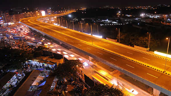 Traffic Restrictions : న్యూ ఇయర్ వేడుకలపై ఆంక్షలు..హైాదరాబాద్లో ట్రాఫిక్ రూల్స్ ఇక్కడే..