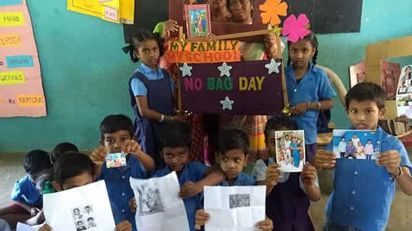 ఏటా 10 రోజులు నో స్కూల్ బ్యాగ్ డే అమలు చెయ్యండి, రాష్ట్రాల విద్యాశాఖల కార్యదర్శులకు కేంద్రం లేఖ