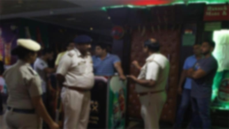 Suresh raina Arrest: ముంబైలో డ్రాగన్ ప్లై పబ్ పై పోలీసుల దాడులు.. క్రికెటర్ సురేష్ రైనా అరెస్టు