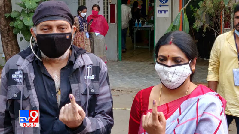  ఓటు హక్కు వినియోగించుకున్న జీవిత, రాజశేఖర్‌