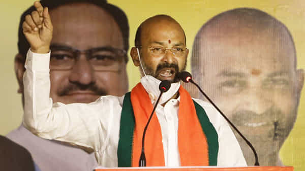 నేడు ఢిల్లీకి వెళ్లనున్న బండి సంజయ్.. అమిత్ షా, జేపీ నడ్డాతో భేటీ.. ప్రధాన చర్చ ఆ అంశంపైనే..!