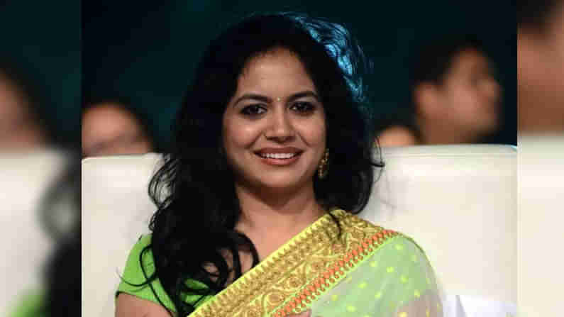 Singer Sunitha:  దర్శకుడు అలా అనేసరికి చాలా కోపం వచ్చింది.. ఆసక్తికర విషయం చెప్పిన అందాల సింగర్..