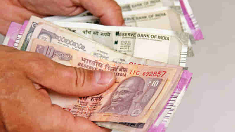 టిప్ డబ్బులు కోసం కాసేపు తిట్టుకున్నారు..మరికాసేపు కొట్టుకున్నారు..చివరకు ఊహించని విధంగా