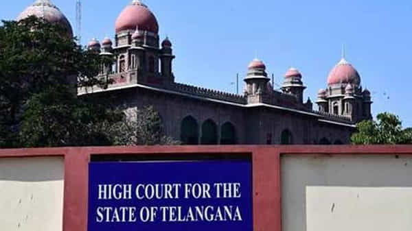 Covid 19: థర్డ్ వేవ్ పై స్పందించిన హైకోర్టు.. తెలంగాణ ప్రభుత్వం ఏ విధమైన చర్యలు తీసుకుంటుందో తెలపాలంటూ ఆదేశాలు