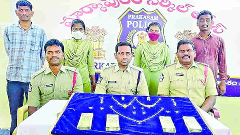 Crime News : దొంగతనం చేసి సినిమా స్టైల్లో కథ అల్లింది..స్క్రీన్ ప్లే అయితే చింపేసింది..పోలీసులు షాక్