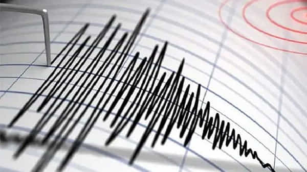 Delhi earthquake: ఢిల్లీలో భూకంపం.. ఒక్కసారిగా ఆందోళనకు గురైన ప్రజలు.. అధికారులు ఏం చెప్పారంటే..