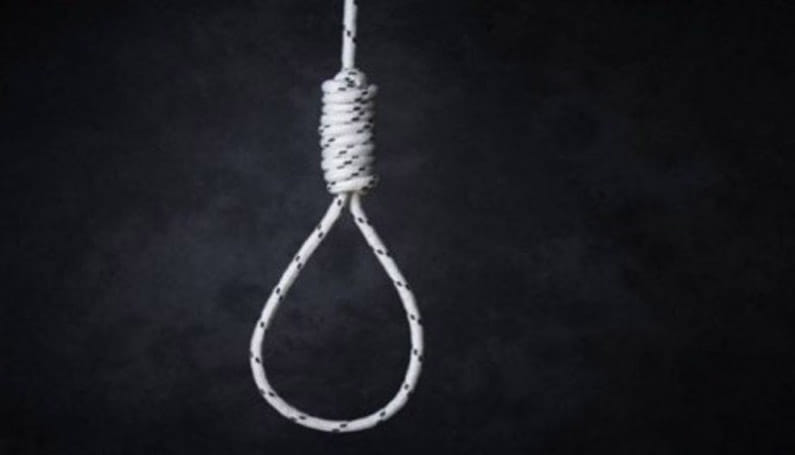 కాలేజీ ఫీజు చెల్లించలేక తనువు చాలించింది.. ఉరేసుకొని బీసీఏ విద్యార్థిని బలవన్మరణం..