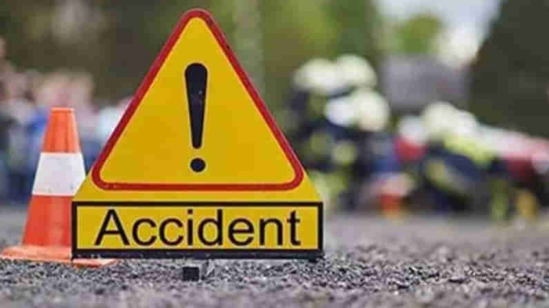Nellore Accident: నెల్లూరు జిల్లాలో ఘోర రోడ్డు ప్రమాదం.. ఒకరు మృతి, 20 మందికి తీవ్ర గాయాలు..