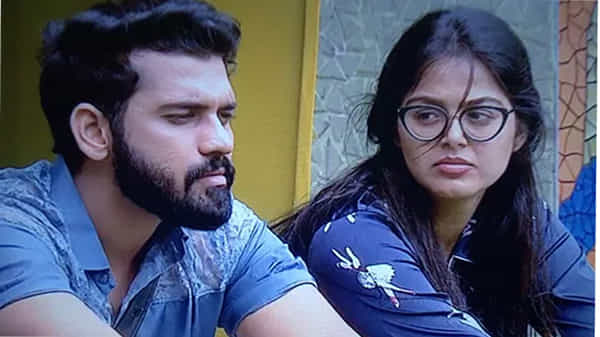 అఖిల్-మోనాల్ మధ్య మళ్ళీ.. తనతో ఎందుకు అంత క్లోజ్గా ఉంటున్నావ్.. అడిగి మరీ హగ్ తీసుకుంటున్నావు, ఏంటీ కథ?..