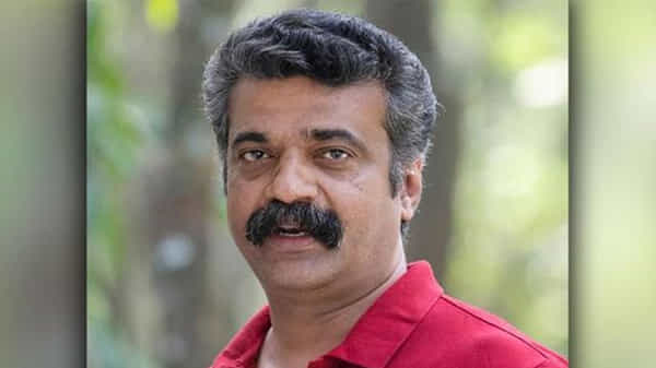 సిని ఇండస్ట్రీలో మరో విషాదం.. స్నానానికి వెళ్ళి ప్రముఖ నటుడు కన్నుమూత.. పలువురు ప్రముఖుల సంతాపం..