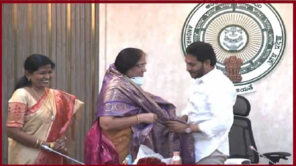 ఈనెలాఖరుతో ముగియనున్న ఏపీ సీఎస్ పదవికాలం.. ఘనంగా సత్కరించిన సీఎం జగన్