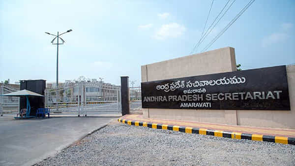 కరోనా భయం గుప్పెట్లో ఏపీ సచివాలయం...మూడు రోజుల్లో నలుగురు మృతి