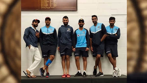 India Vs Australia 2020: సోషల్ మీడియాలో వైరల్ అవుతున్న టీమిండియా ప్లేయర్స్ ఫోటో.. పుజారా టార్గెట్గా..!