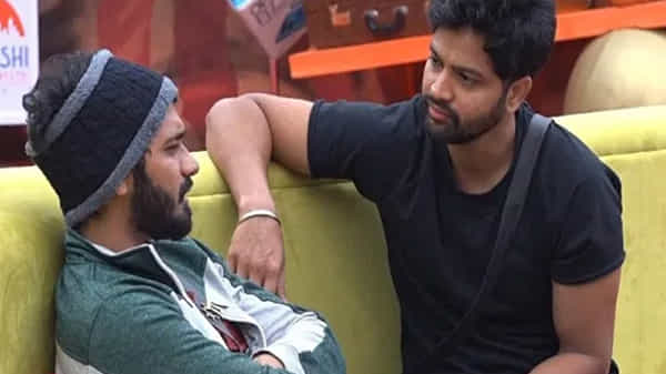 Bigg Boss 4 : టైటిల్ విన్నర్ అయితే నీకు అవి కొనిస్తా... సోహెల్తో ఒప్పందం చేసుకున్న అఖిల్