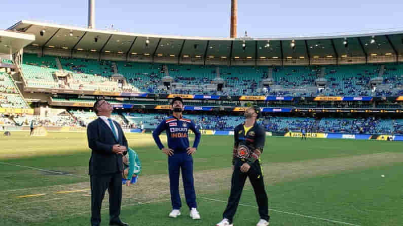 India vs Australia 2020 : టాస్ గెలిచి ఫీల్డింగ్ ఎంచుకున్న విరాట్ కోహ్లీ.. పాండే, ష‌మి, జ‌డేజా మిస్..