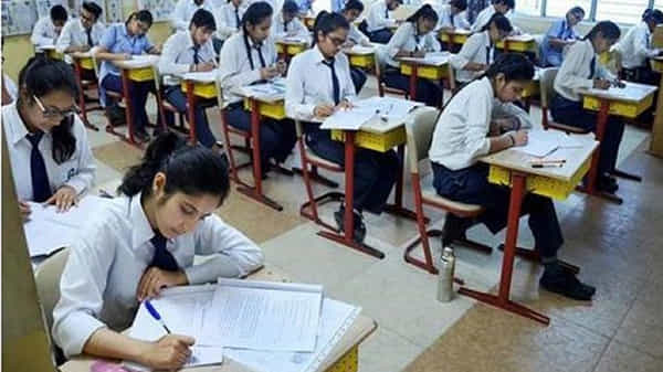 CBSE Exams: సీబీఎస్ఈ 10, 12వ తరగతుల ప్రైవేటు విద్యార్థులకు మరో అవకాశం.. పరీక్ష రిజిస్ట్రేషన్ గడువు పెంపు..