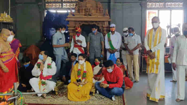 ప్రధాన న్యాయమూర్తి ప్రత్యేక పూజలు... లక్ష్మీనరసింహ స్వామిని దర్శించుకున్న హై కోర్టు చీఫ్ జస్టిస్ దంపతులు...