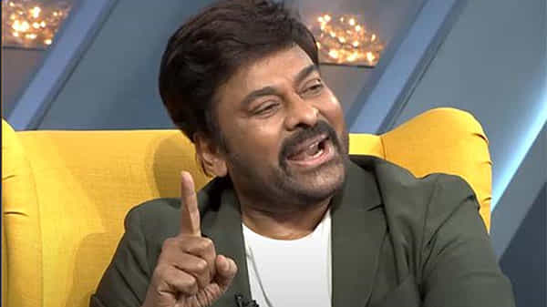 Megastar chiranjeevi: నా సినిమా రీమేక్లు ఆ హీరోలు చేస్తే బాగుంటుంది.. సంచలన వ్యాఖ్యలు చేసిన మెగాస్టార్..