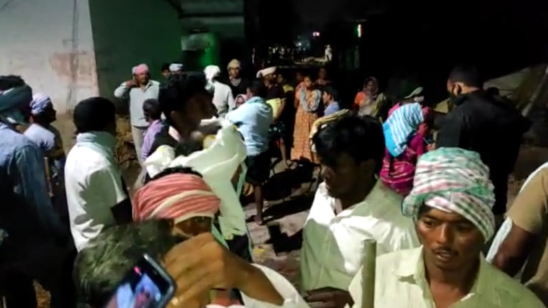 Group Clashes in Velagapudi: గుంటూరు జిల్లా వెలగపూడిలో ఉద్రిక్తత.. రెండు వర్గాల మధ్య ఘర్షణ.. పలువురికి గాయాలు..