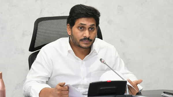 Amaravathi: దానిని అసలు రాజధాని అంటారా?.. అమరావతిపై సంచలన వ్యాఖ్యలు చేసిన ముఖ్యమంత్రి జగన్..!