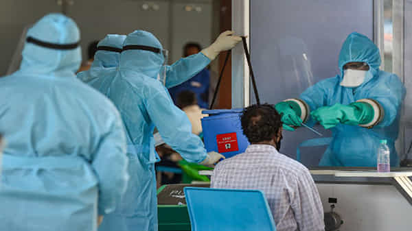 Telangana Corona Updates: తెలంగాణలో మళ్ళీ పెరిగిన కరోనా కేసులు.. గడిచిన 24 గంటల్లో కొత్తగా 635 కేసులు..
