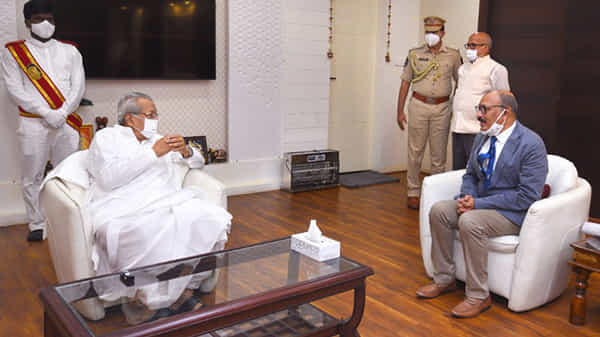 గవర్నర్ బిశ్వభూషణ్ హరిచందన్ ను కలిసిన ఆంధ్రప్రదేశ్ రాష్ట్ర ప్రభుత్వ ప్రధాన కార్యదర్శి ఆదిత్యానాథ్ దాస్