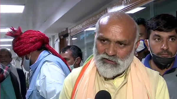 వ్యవసాయ చట్టాలకు మా మద్దతు..కేంద్ర మంత్రిని కలిసిన రైతు సంఘాలు...రైతులను కొందరు తప్పుదారి పట్టిస్తున్నారన్న రైతు సంఘం నేత
