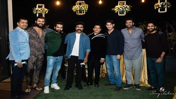 టాలీవుడ్ యంగ్ హీరోలు ఒక చోట చేరిన వేళ.. పండుగ చేసుకుంటున్న అభిమానులు. ఈ క్రెడిట్ అంతా దిల్ రాజుదే.