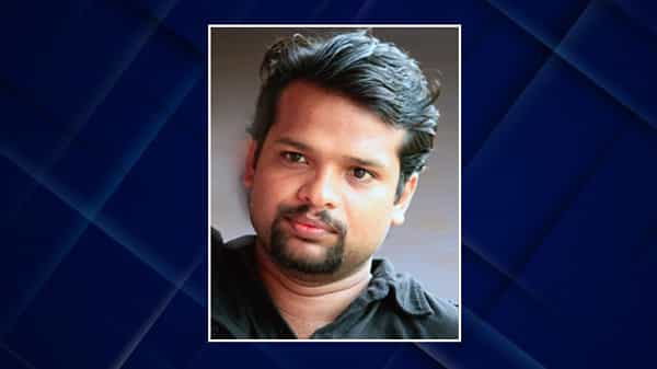 సినిమా షూటింగ్ జరుగుతుండగానే కుప్పకూలిన డైరెక్టర్.. ఫేస్బుక్ ద్వారా అసలు విషయాన్ని తెలిపిన చిత్రయూనిట్..