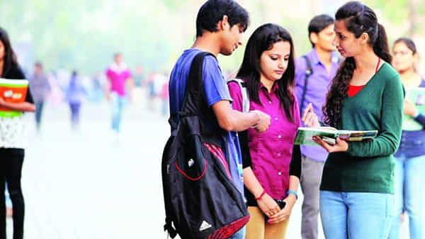 Student visa: ఇండియా కరోనా సెకండ్ వేవ్.. అమెరికాలో విద్యార్థుల ప్రవేశానికి అప్పటివరకు అవకాశం..