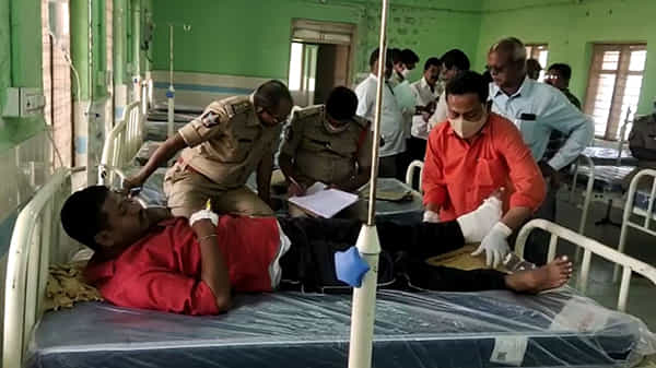 పదునెక్కుతున్న నెత్తుటి రుచి మరిగిన వేటకొడవళ్లు, కర్నూలులో రాంభూపాల్ పై దాడి.. సీమలో మళ్లీ తెరపైకి ఫ్యాక్షన్.!