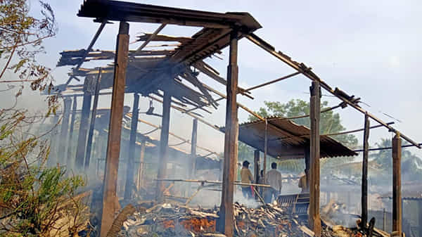 Fire Accident: కృష్ణా జిల్లాలో భారీ అగ్ని ప్రమాదం.. ఆరు పూరిళ్లు దగ్దం.. రూ.15 లక్షల ఆస్తి నష్టం..