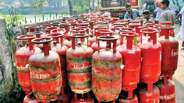 Gas Subsidy: ప్రజలకు కేంద్ర ప్రభుత్వం మరో షాక్.? ఇకపై గ్యాస్ సిలిండర్పై సబ్సిడీ కట్.!