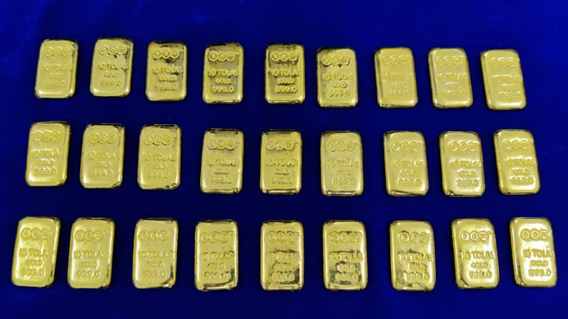 Gold Smuggling: విమానాశ్రయం టాయిలెట్‌లో బంగారం.. స్మగ్లింగ్‌లో ప్రైవేట్ ఉద్యోగుల పాత్ర..