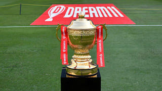 విరాట్‌ కోహ్లీకి ఒక రూలు, మిగతా ఆటగాళ్లకు ఒక రూలా? టీమిండియా మేనేజ్‌మెంట్‌ పక్షపాత ధోరణిపై తీవ్ర విమర్శలు చేసిన గవాస్కర్‌.