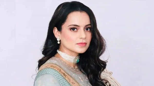 మరో వివాదంలో కాంట్రవర్సీ క్వీన్.. ఆ లీడర్ను అవమానించినందుకు కంగన పై సివిల్ కోర్టులో ఫిర్యాదు