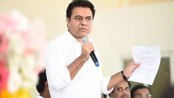 కేంద్రం ఇస్తానన్న 12 కోట్ల ఉద్యోగాలు ఏవి..? బీజేపీకి చుక్కలు చూపిస్తున్న మంత్రి కేటీఆర్ ట్వీట్