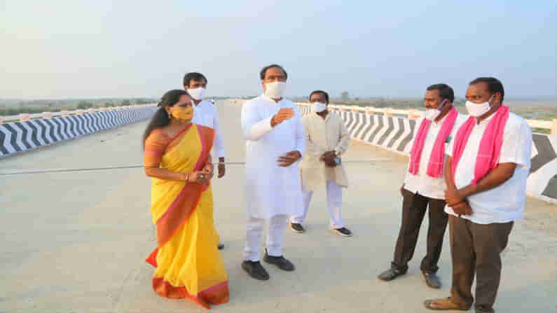 బోర్నపల్లి వంతెనను పరిశీలించిన ఎమ్మెల్సీ కవిత..దశాబ్దాల నాటి కల సాకారమైందని ట్వీట్